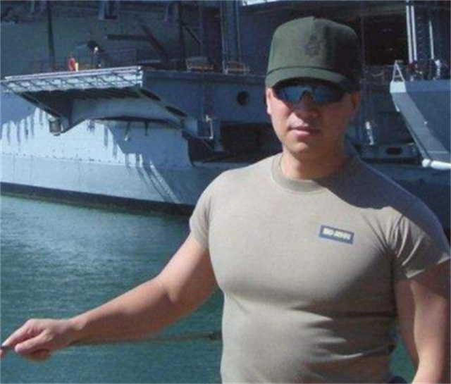 中國第一保鏢李旭:曾貼身保護(hù)巴菲特,時薪28萬